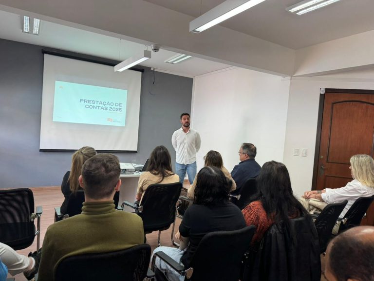 Câmara de Gramado destaca resultados de 2025 em encontro com a imprensa