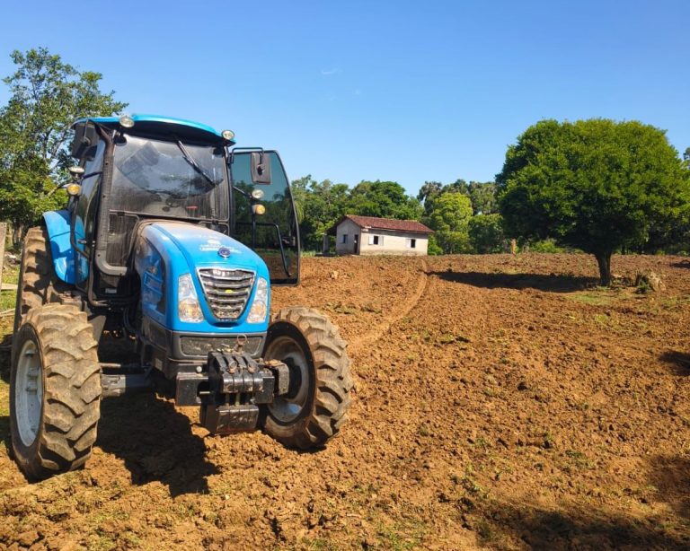 Programa da Patrulha Agrícola beneficia produtores e lavra mais de 550 hectares em 2025