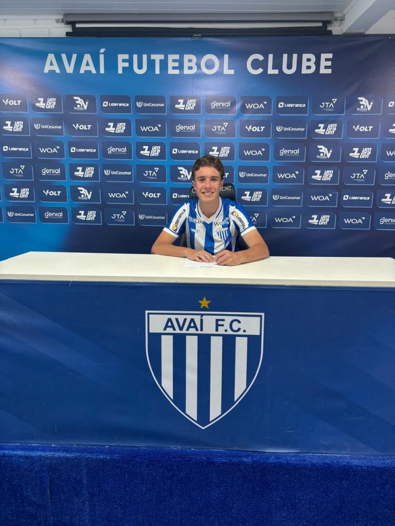 Revelado pelo Gramadense, atleta assina contrato com o Avaí: “Somos gratos pelo clube”, diz o pai