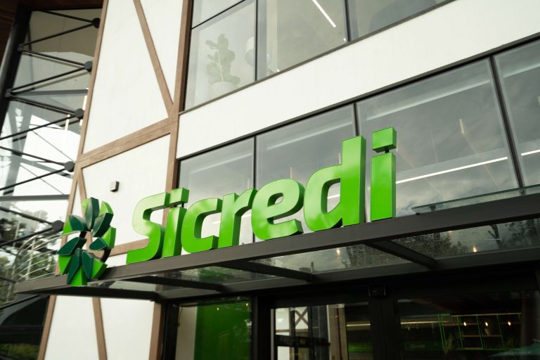 Sicredi Pioneira divulga horários de atendimento das agências no fim de ano