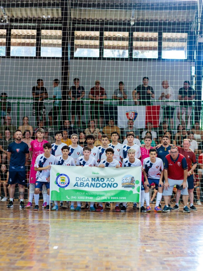 Canela reforça mensagem contra abandono de animais em Campeonato de Futsal