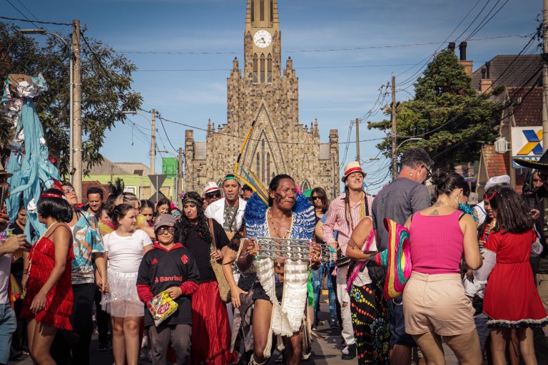 Bloco Sebo nas Canelas anuncia cortejo pré-Carnaval 2026 em Canela