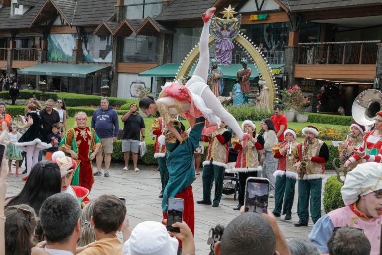 Acendimento de Luzes terá participação dos Embaixadores da Magia no Natal Luz