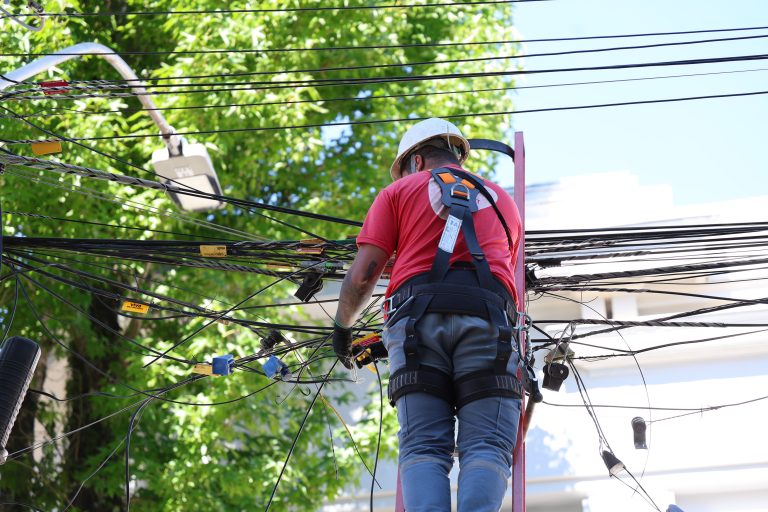 Operação Poste Limpo retira mais de uma tonelada de fios em Canela