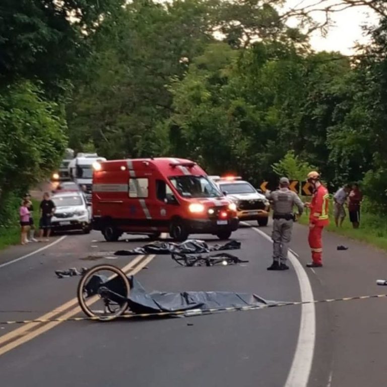 Dois ciclistas morrem atropelados na ERS-115