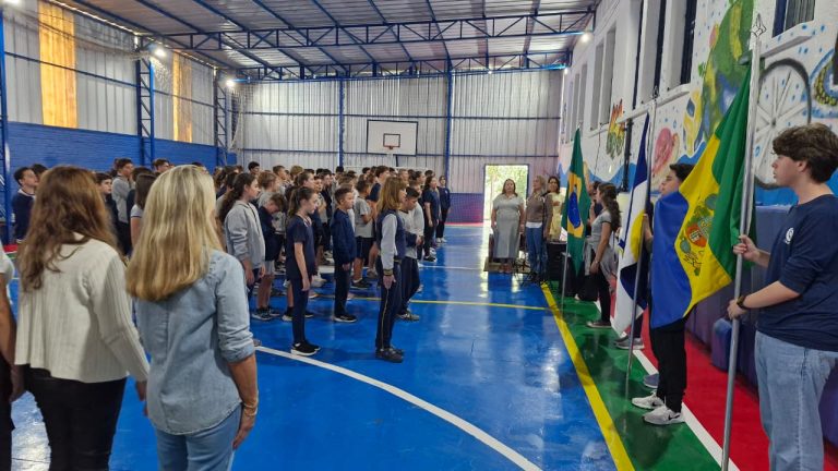 CNEC Gramado celebra 63 anos com hora cívica e participação dos alunos