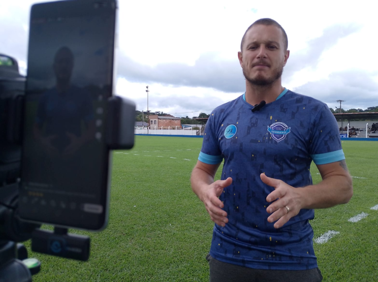 Serrano resgata tradição e aposta na base para reconstruir o futebol
