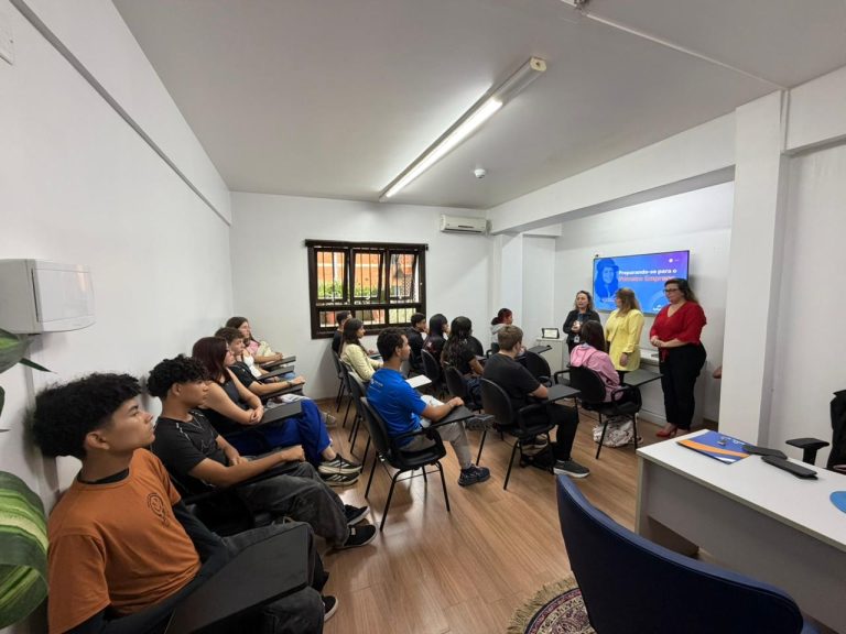 Inicia o curso “Preparando-se para o Primeiro Emprego”