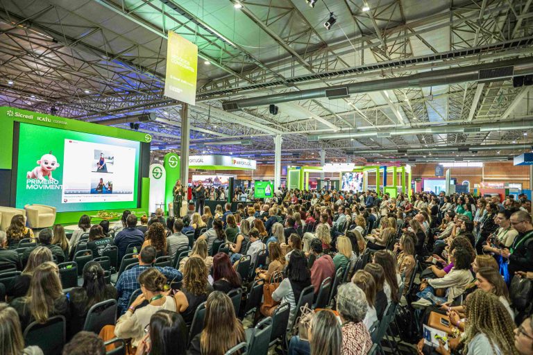 Sicredi Pioneira marca presença no Gramado Summit com foco em inovação e desenvolvimento regional