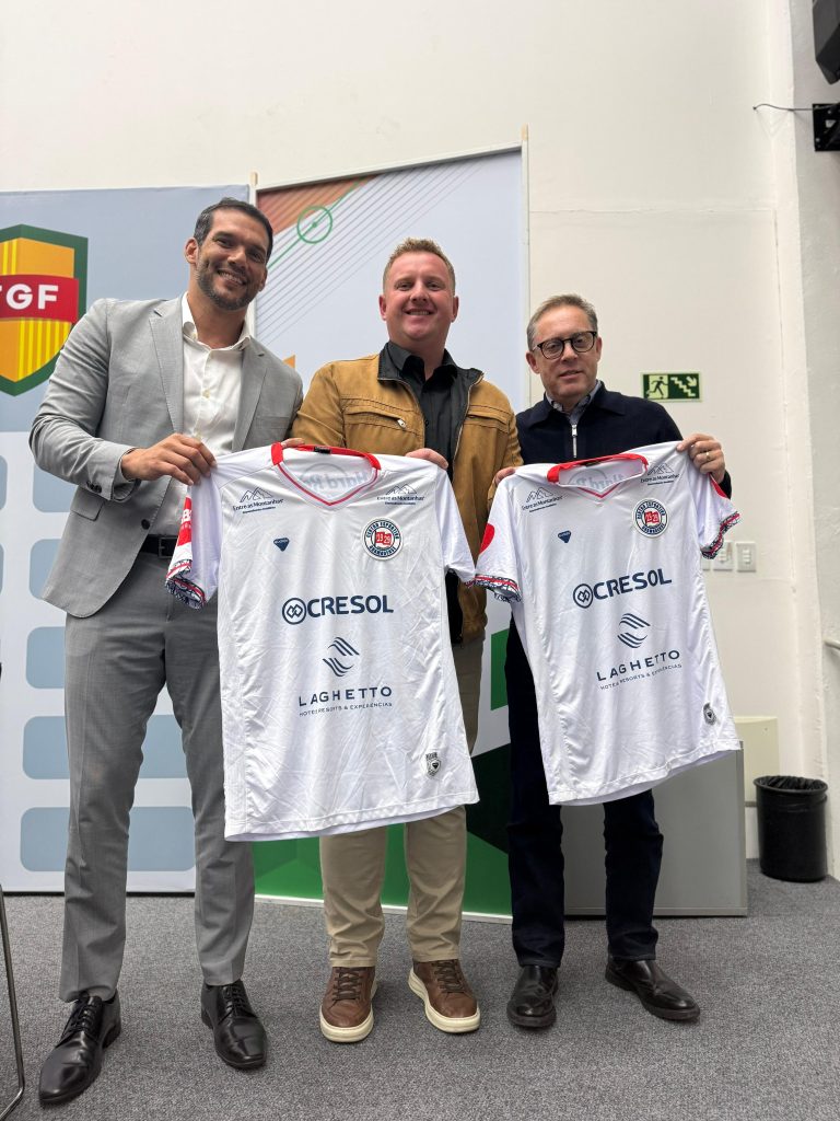 Presidentes da FGF e da CBF recebem camisas do Gramadense
