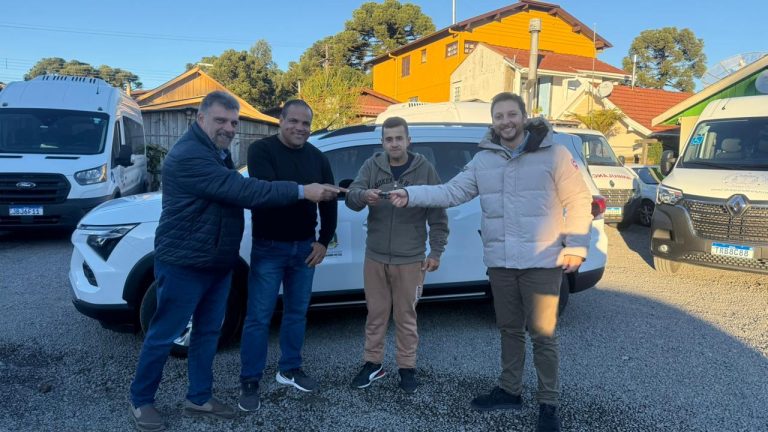 Canela recebe veículo de transporte para pacientes SUS