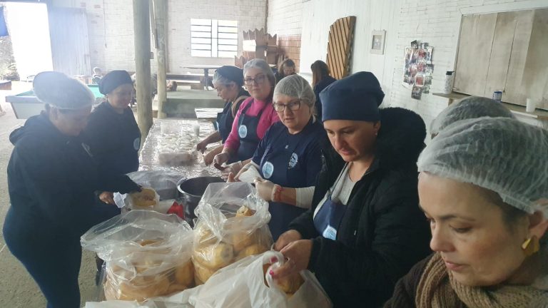 FOTOS: Tenda da Fraternidade uma tradição solidária na Festa de Caravaggio