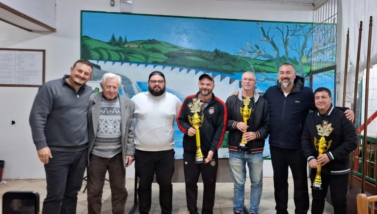 FOTOS: Os Amigos conquista a taça no Municipal de Canastra