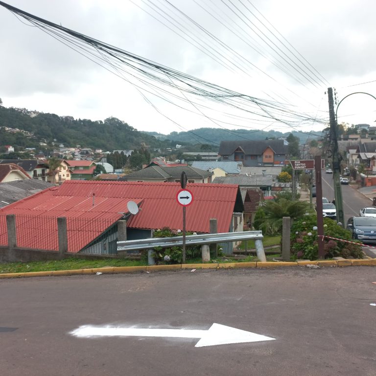 FOTOS: Rua Santos Dumont passa a ter sentido único no bairro Piratini