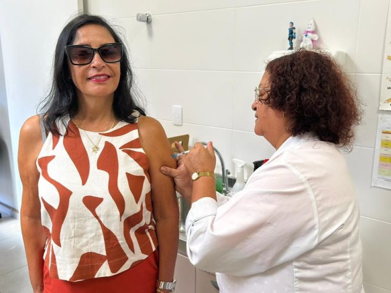 “A vacina é segura e colabora para que as pessoas fiquem mais protegidas”
