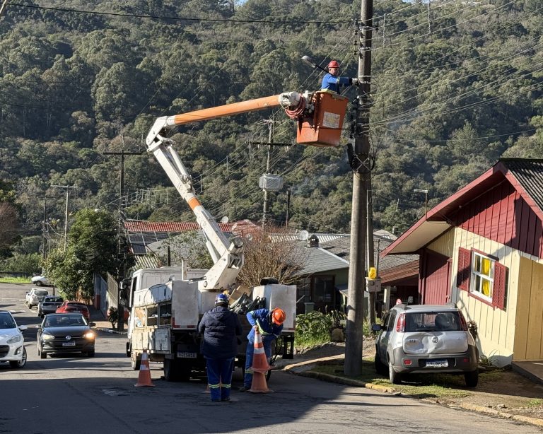 Inicia substituição de lâmpadas antigas por LED