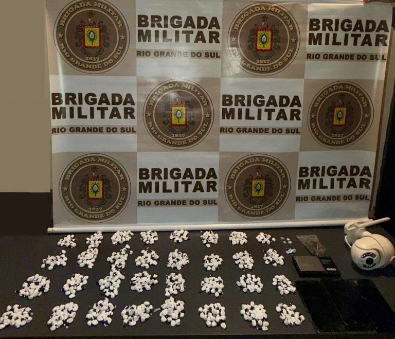 Casal é preso com mais de 700 porções de drogas