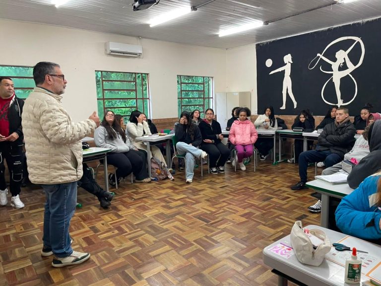 Prevenção ao uso de álcool e drogas são realizadas nas escolas municipais