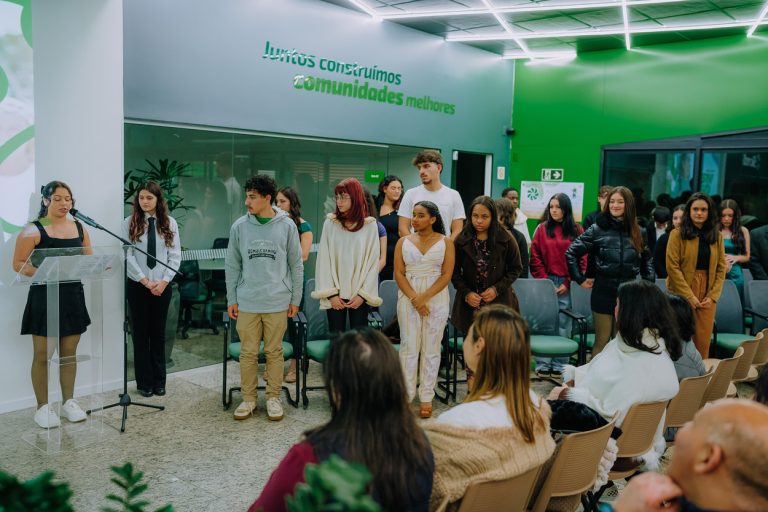Programa Vira-Chave da Sicredi Pioneira forma 25 estudantes
