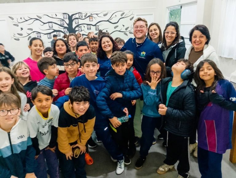 FOTOS: Alunos são inseridos no aprendizado de libras, braille e diversidade