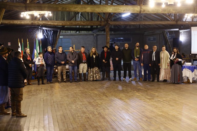 FOTOS: Hino ao Querência, reinauguração e homenagens; saiba como foi o início dos Festejos Farroupilhas